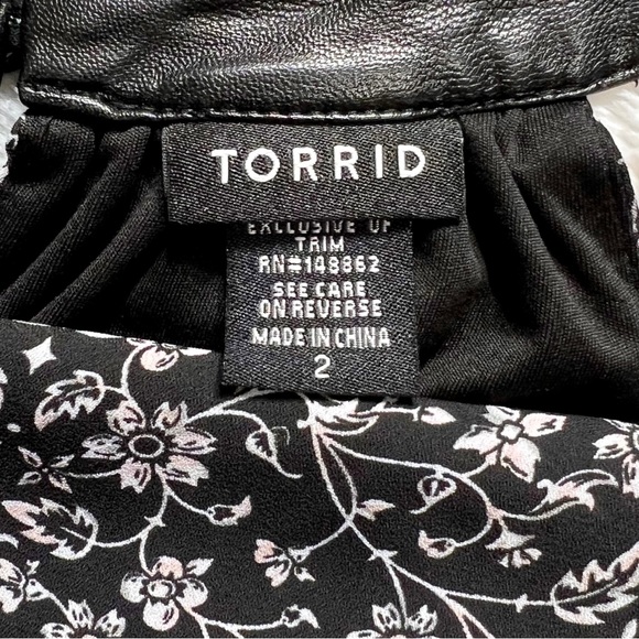 Torrid Black White Floral Faux Leather Halter Swing High Low Sleeveless Top 2X - Picture 9 of 10